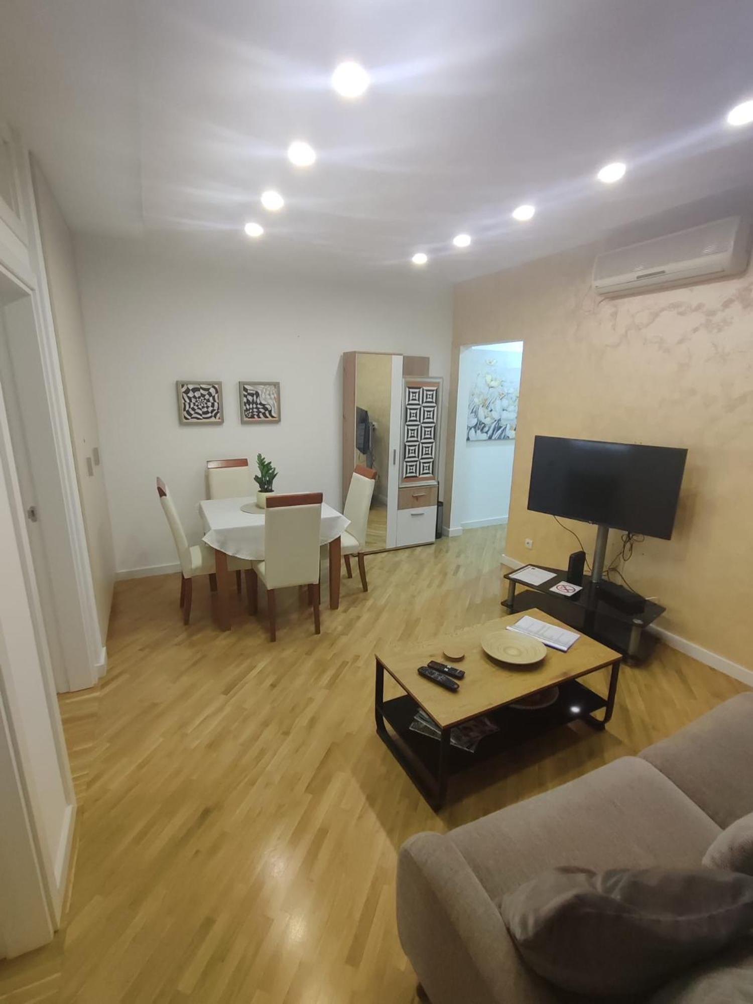 City Lights Lux Apartment เบลเกรด ภายนอก รูปภาพ